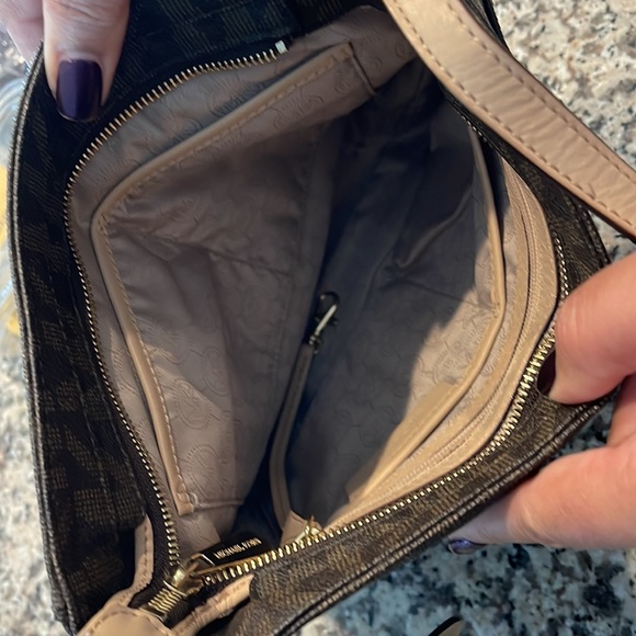 Michael Kors Large Crossbody Bag & Wallet - Picture 3 of 4